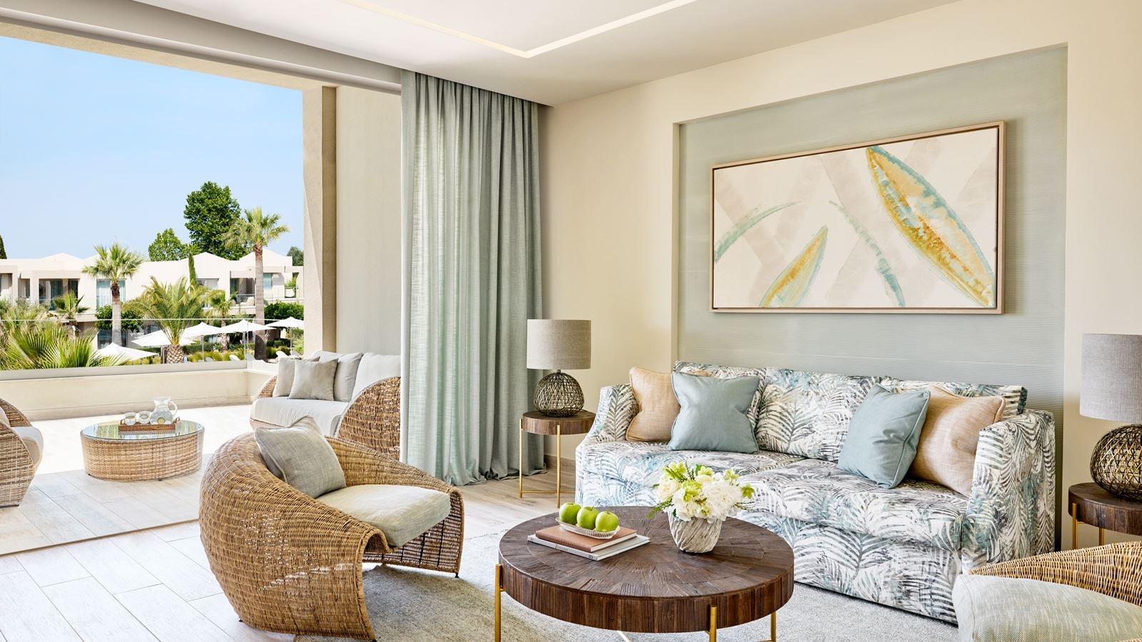 rooms-one-bedroom-suite-grand-balcony-pool-view