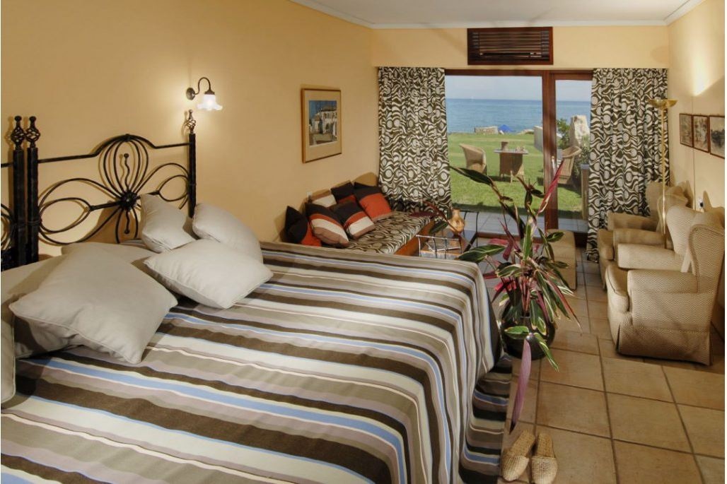 rooms-bungalow-double-beachfront-mythica