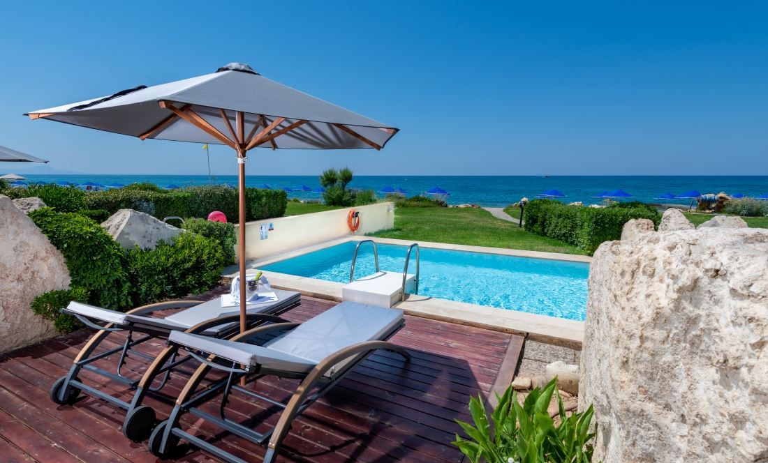 rooms-bungalow-double-beachfront-private-pool-mythica