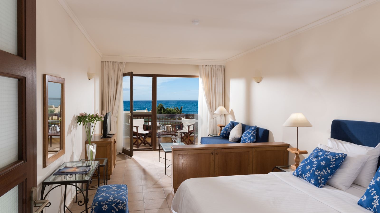 rooms-classic-bungalow-side-sea-view