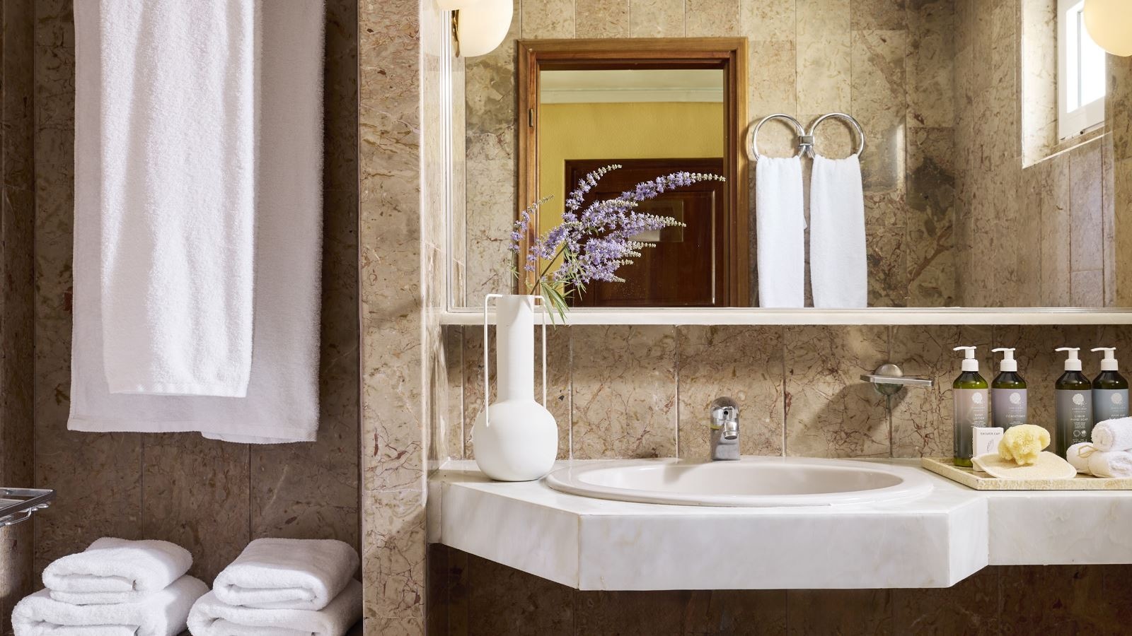 rooms-villa-2-bedrooms-beachfront-private-pool-mythica