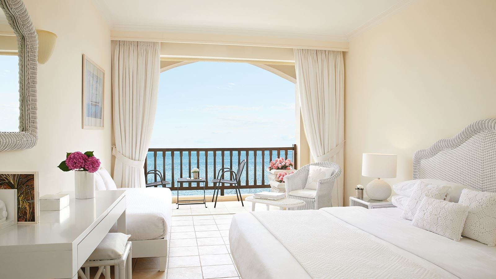 rooms-room-double-side-sea-view
