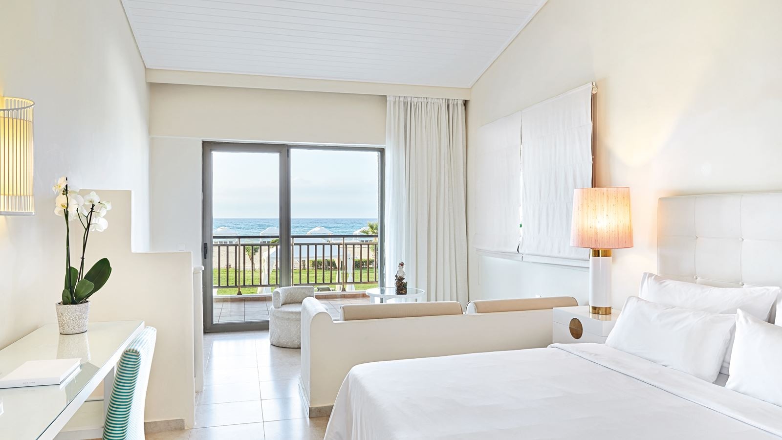 rooms-junior-bungalow-suite-sea-front