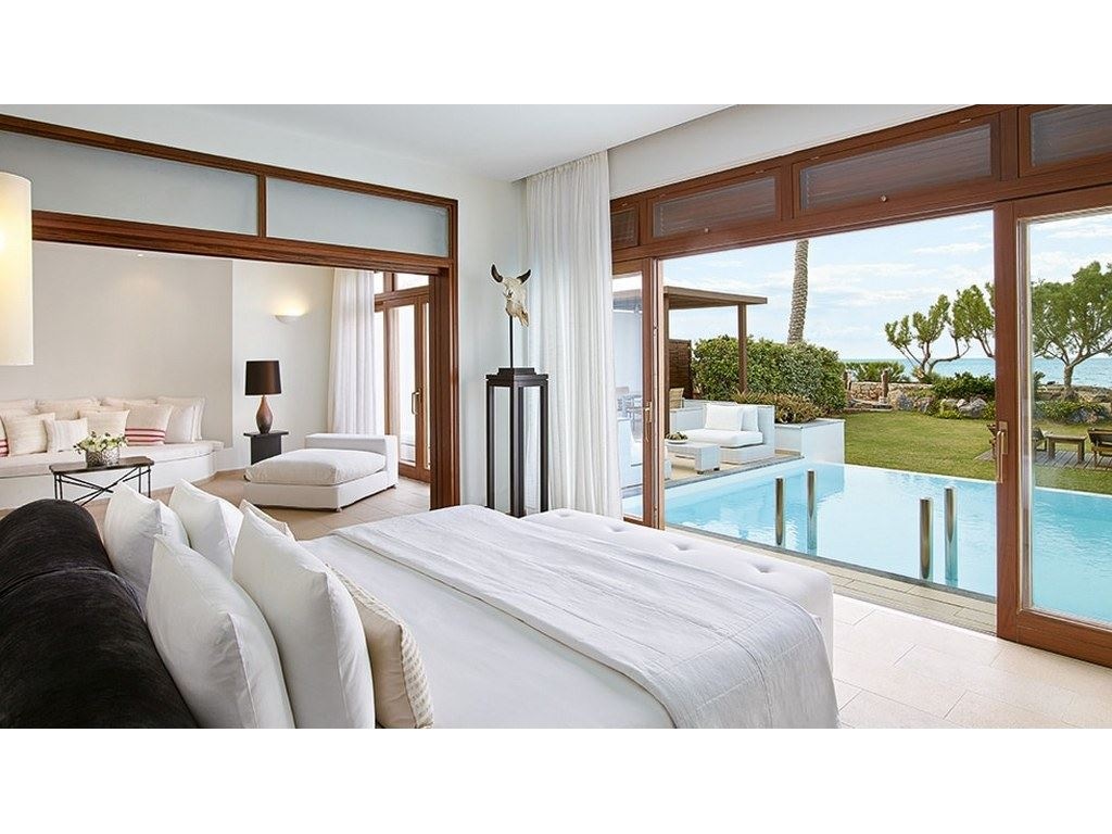rooms-villa-presidential-sea-front-with-private-heated-pool-and-garden