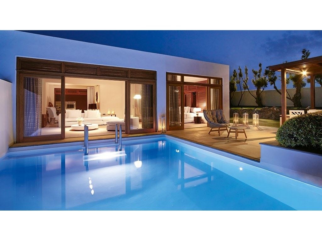 rooms-royal-residence-sea-front-with-private-pool-and-extensive-garden