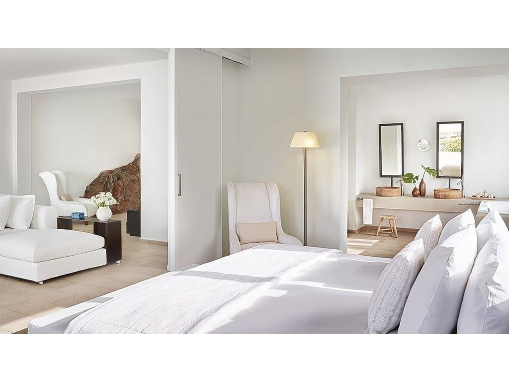 rooms-royal-residence-sea-front-with-private-pool-and-extensive-garden