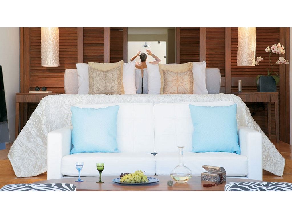 rooms-luxury-suite-junior-heated-private-pool-gym-with-sea-view