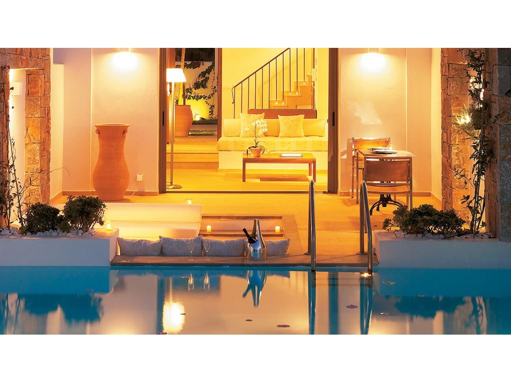 rooms-amirandes-creta-vila-with--courtyard-sea-view-private-heated-pool