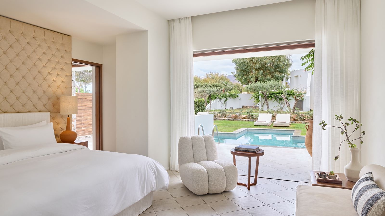 rooms-2bedroom-family-suite-garden-view-private-pool