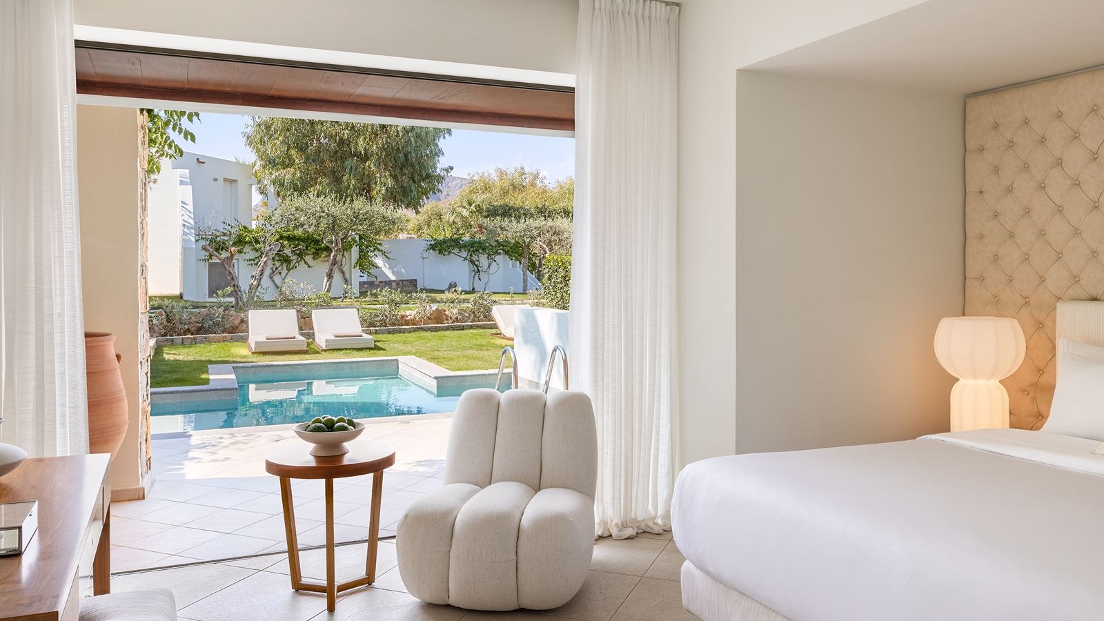 rooms-2bedroom-family-suite-garden-view-private-pool