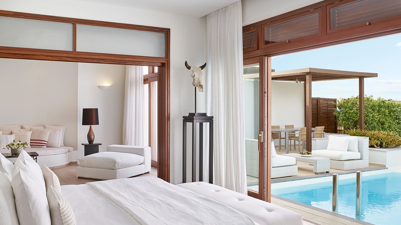 rooms-villa-presidential-sea-front-with-private-heated-pool-and-garden