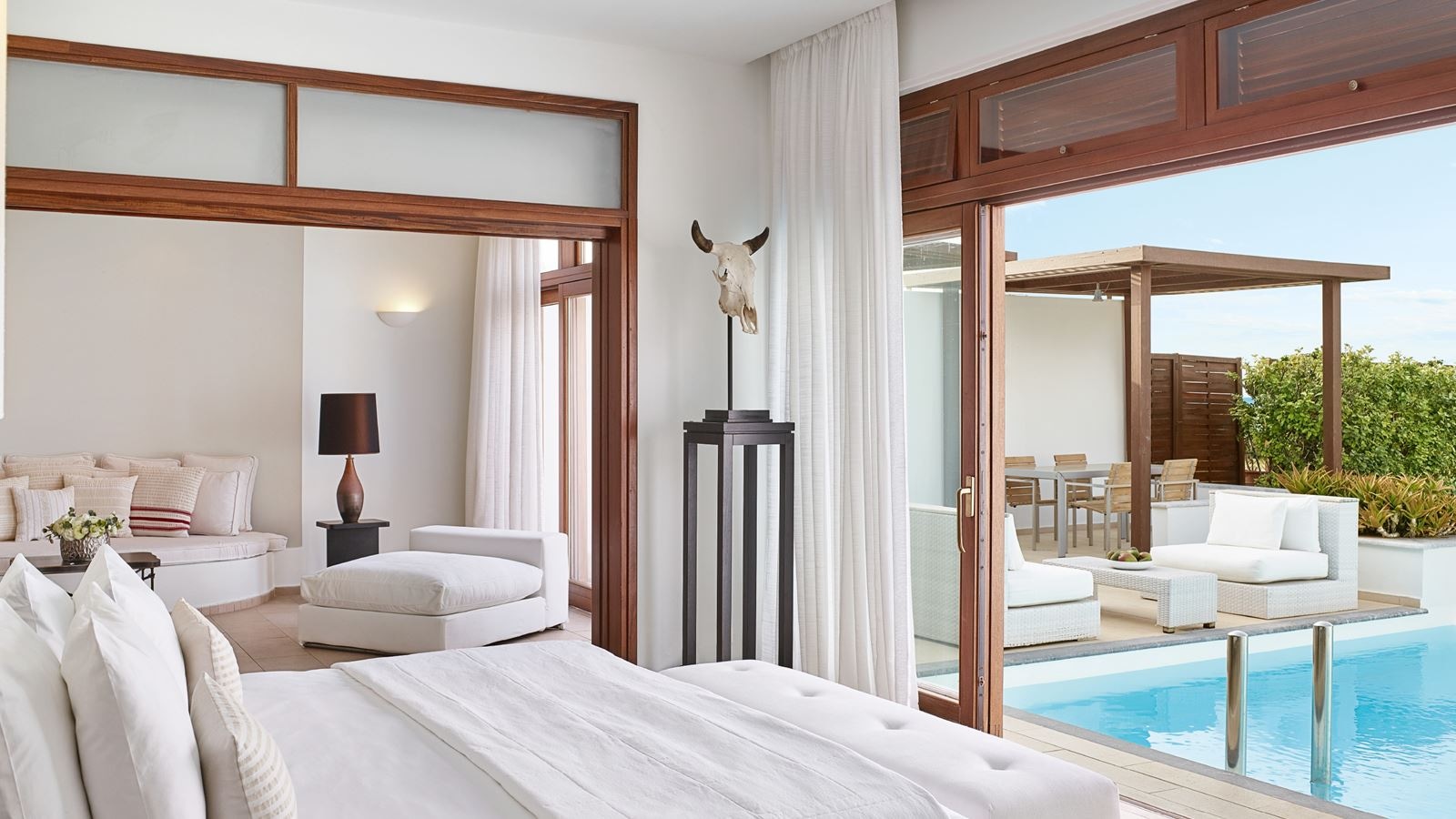 rooms-villa-presidential-sea-front-with-private-heated-pool-and-garden