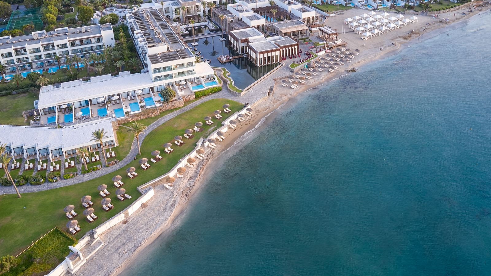 rooms-junior-bungalow-suite-deluxe-sea-view-heated--private-pool