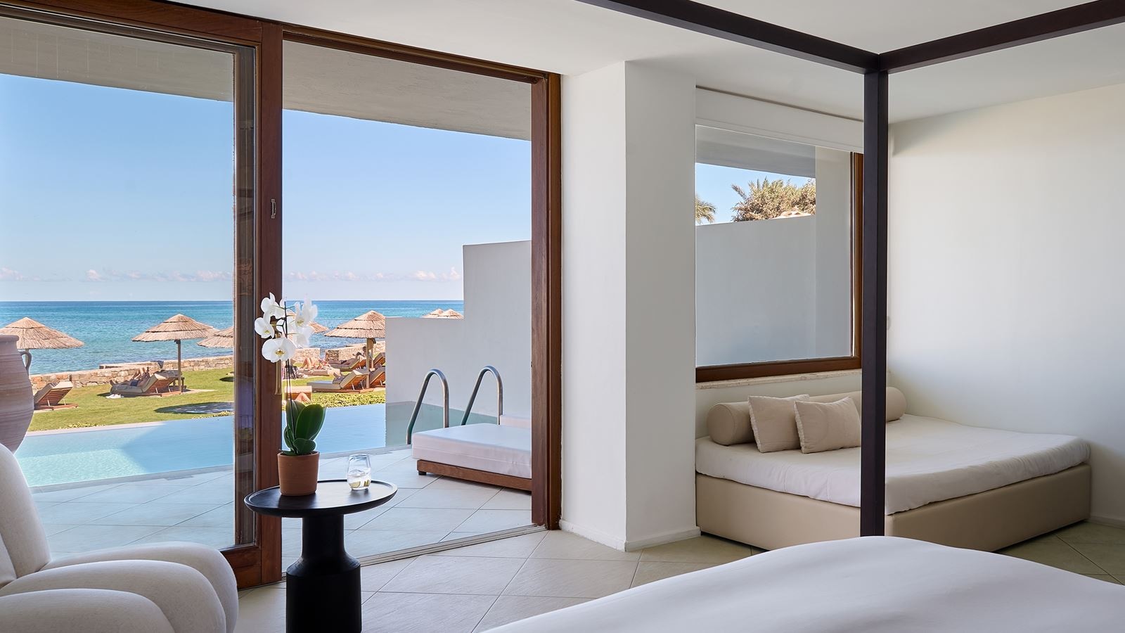 rooms-junior-bungalow-suite-deluxe-sea-view-heated--private-pool