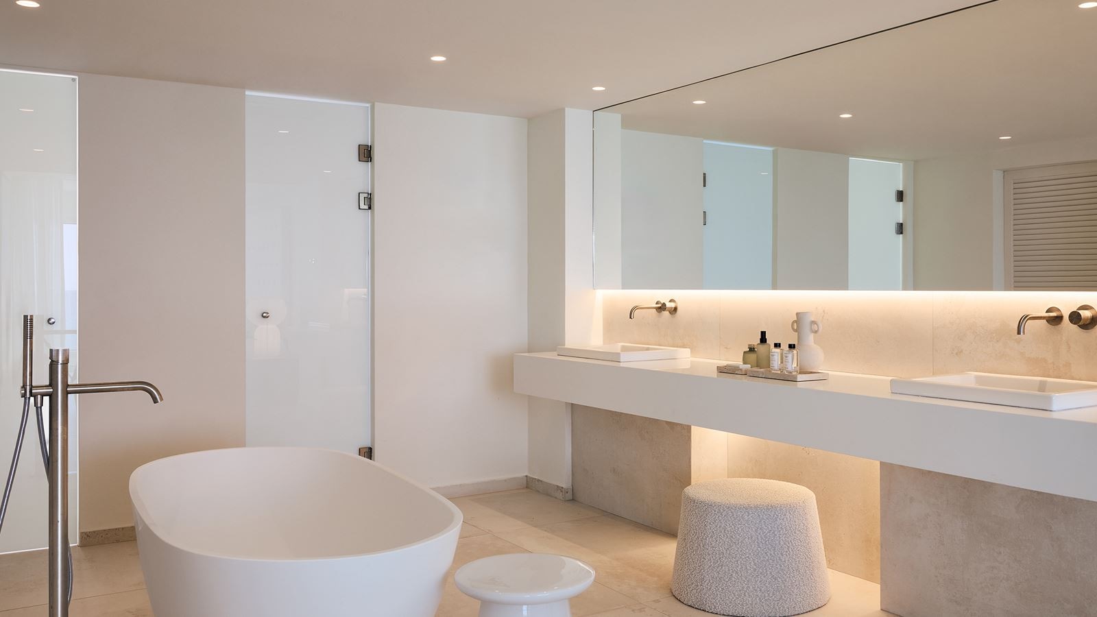 rooms-suite-grand-1-bedroom-sea-front