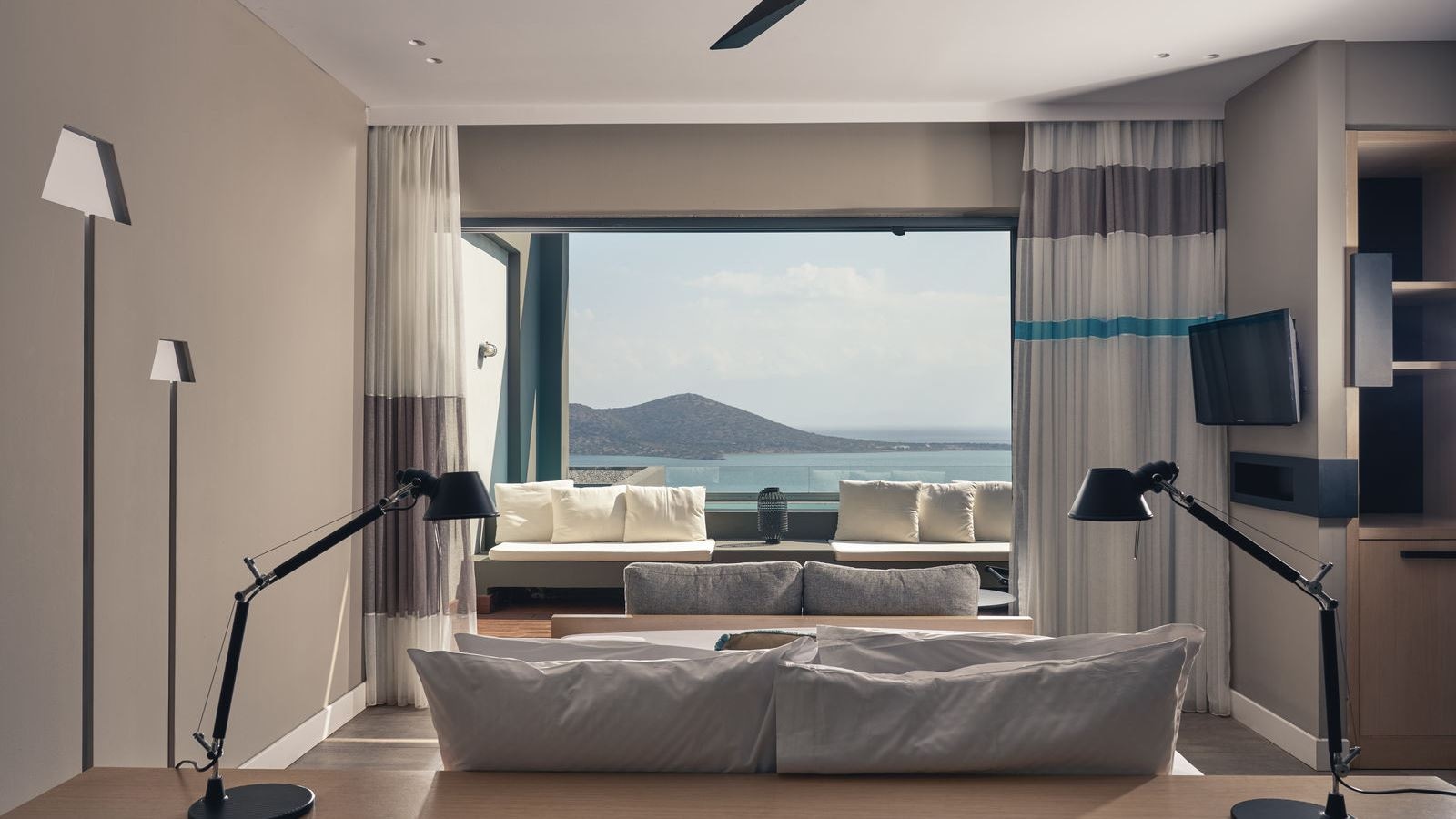 rooms-premium-suite-private-pool-sea-view