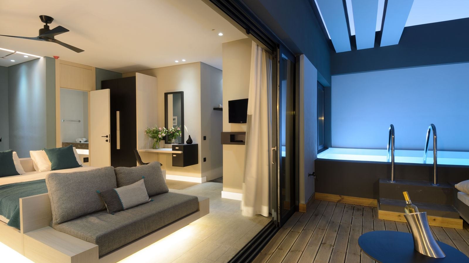 rooms-premium-suite-private-pool-sea-view