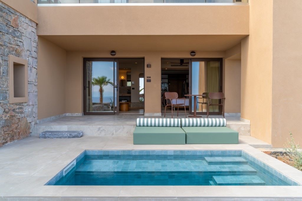 rooms-beach-house-private-pool-sea-view