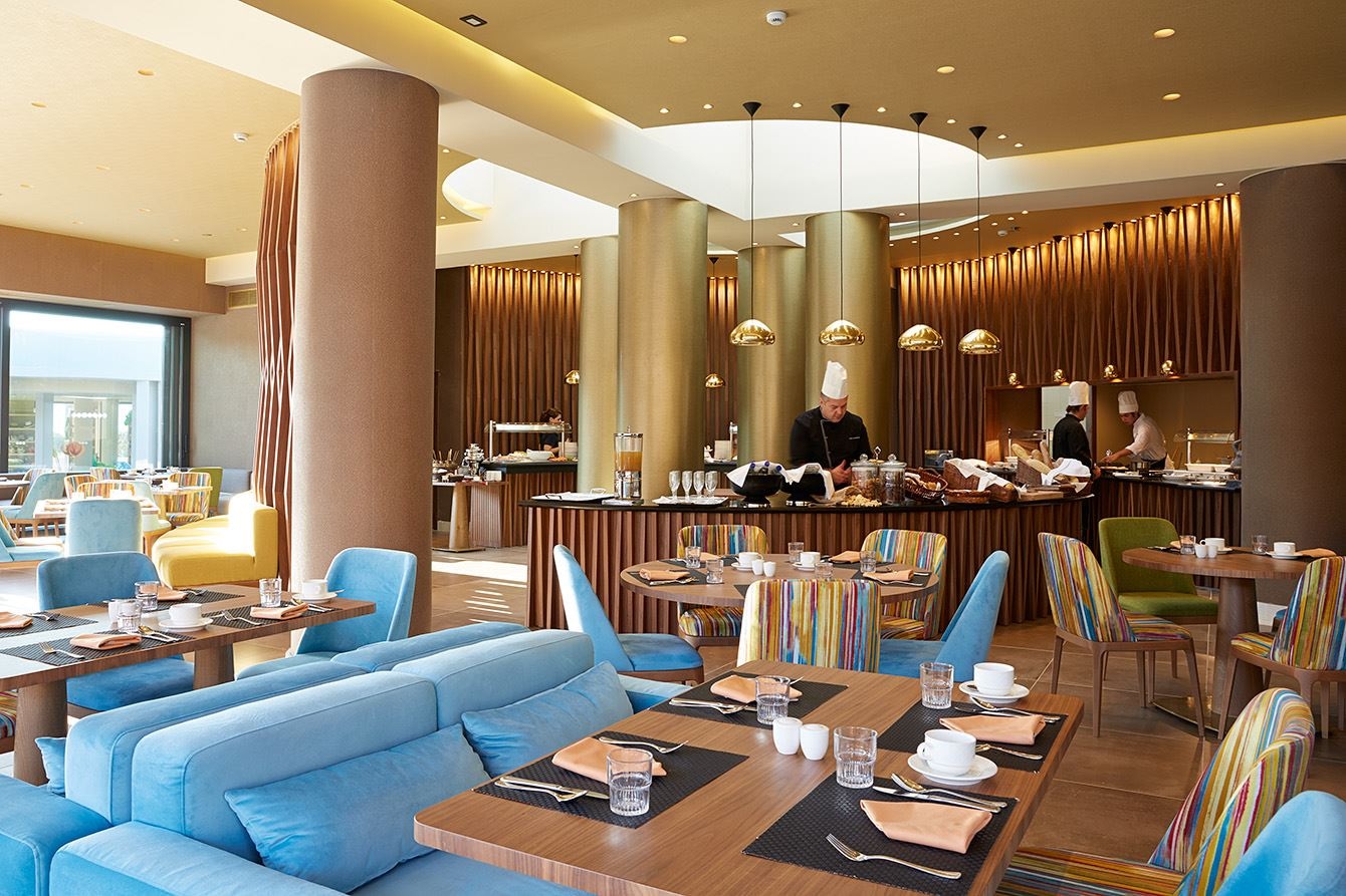 restaurants-blend-steak--wine