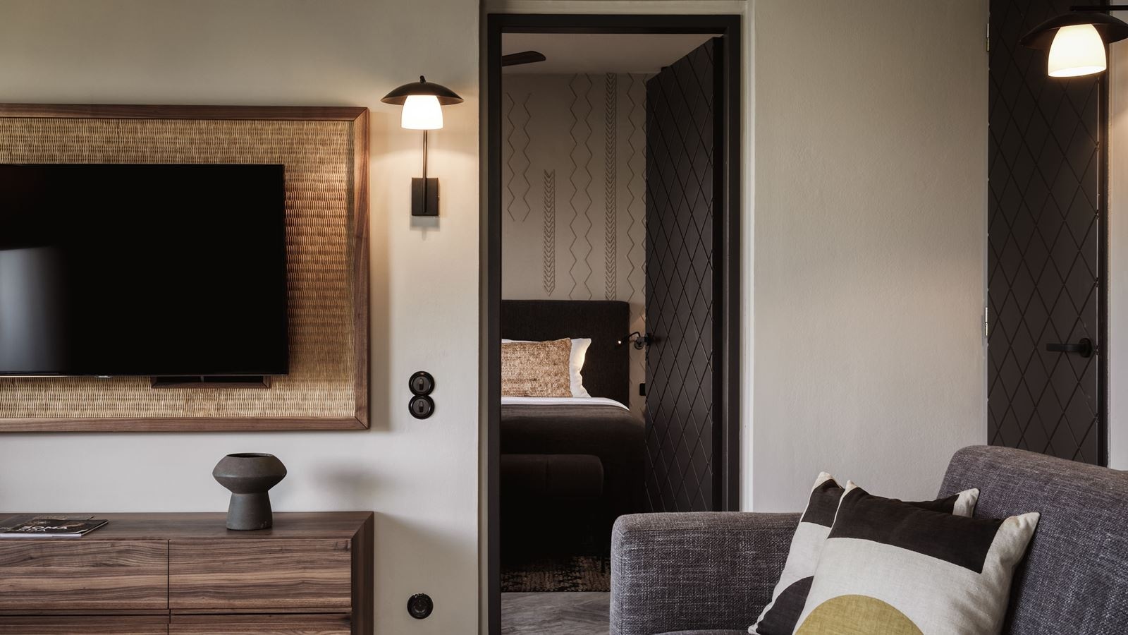 rooms-family-suite-sv-with-outdoor-jacuzzi