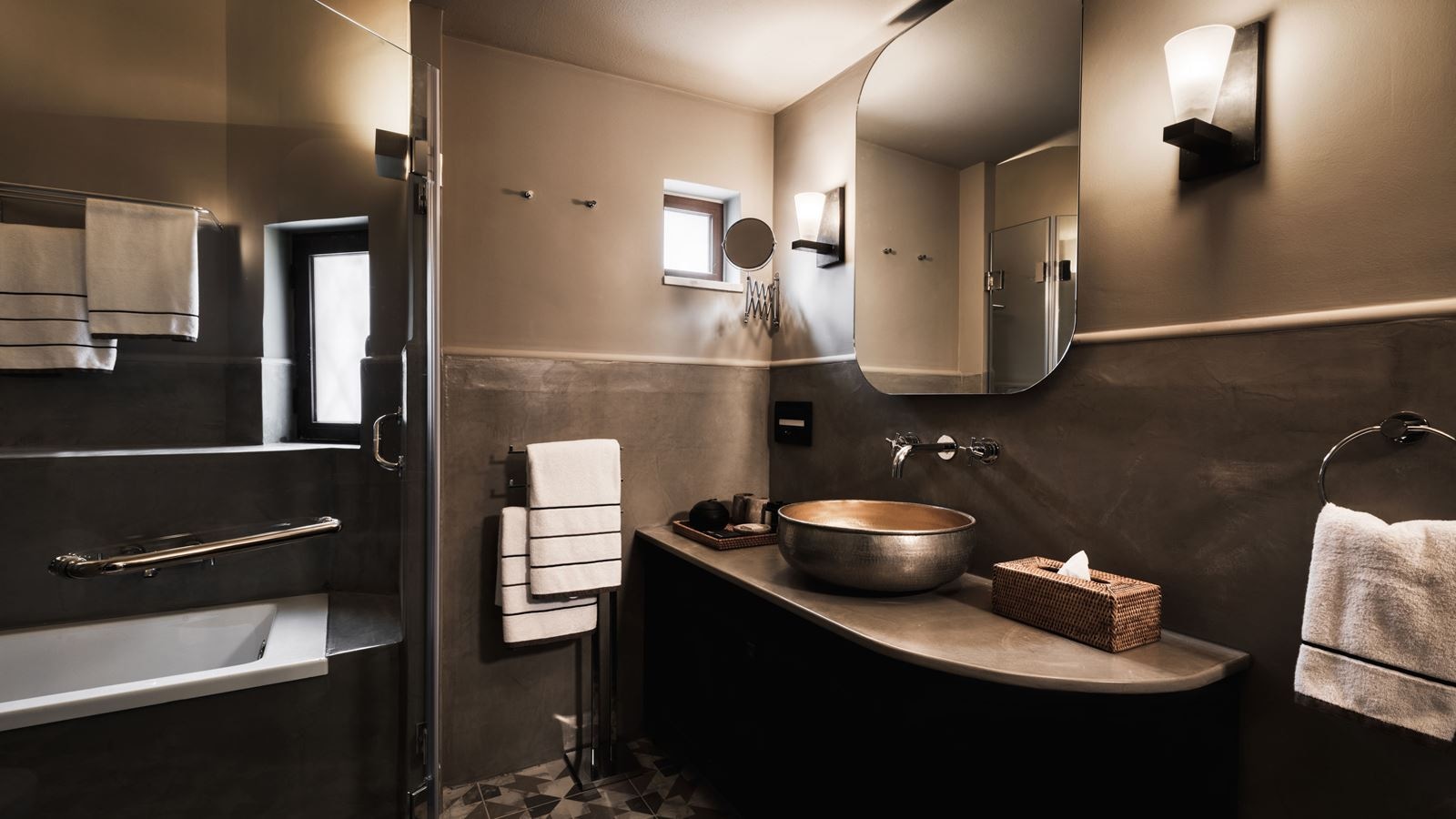 rooms-family-suite-sv-with-outdoor-jacuzzi
