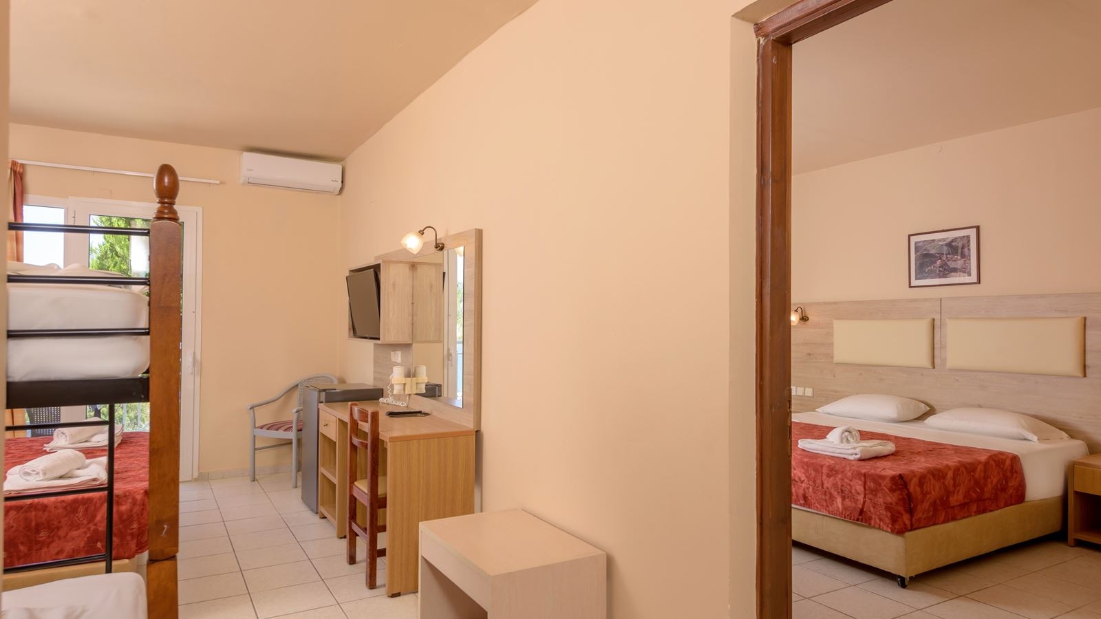 rooms-family-room-garden-view-2-bedroom