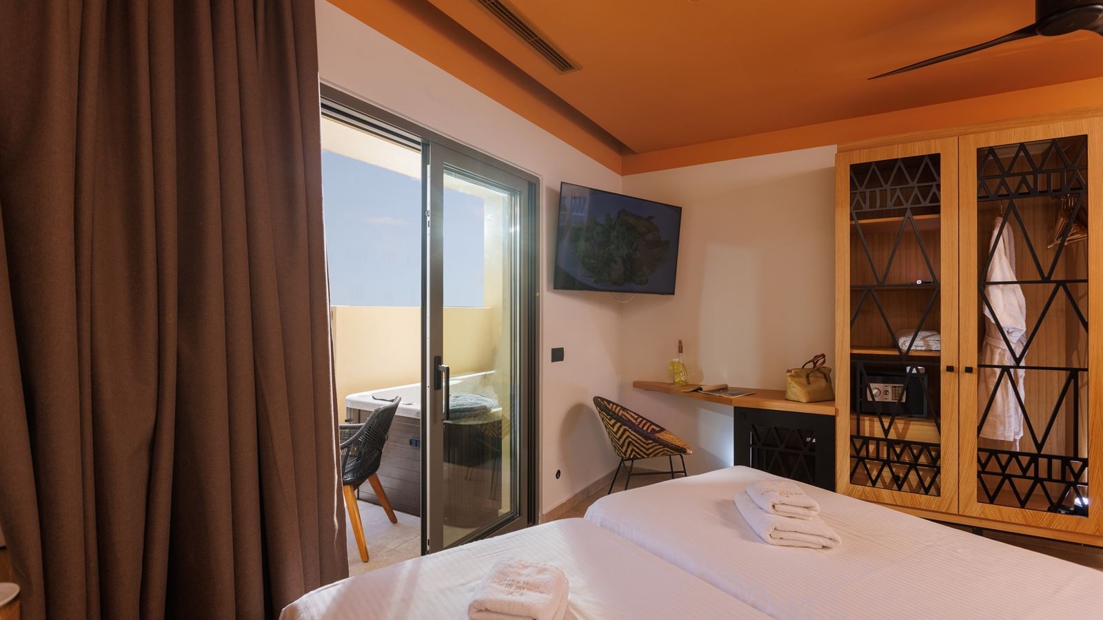 rooms-double-superior-room-with-jacuzzi