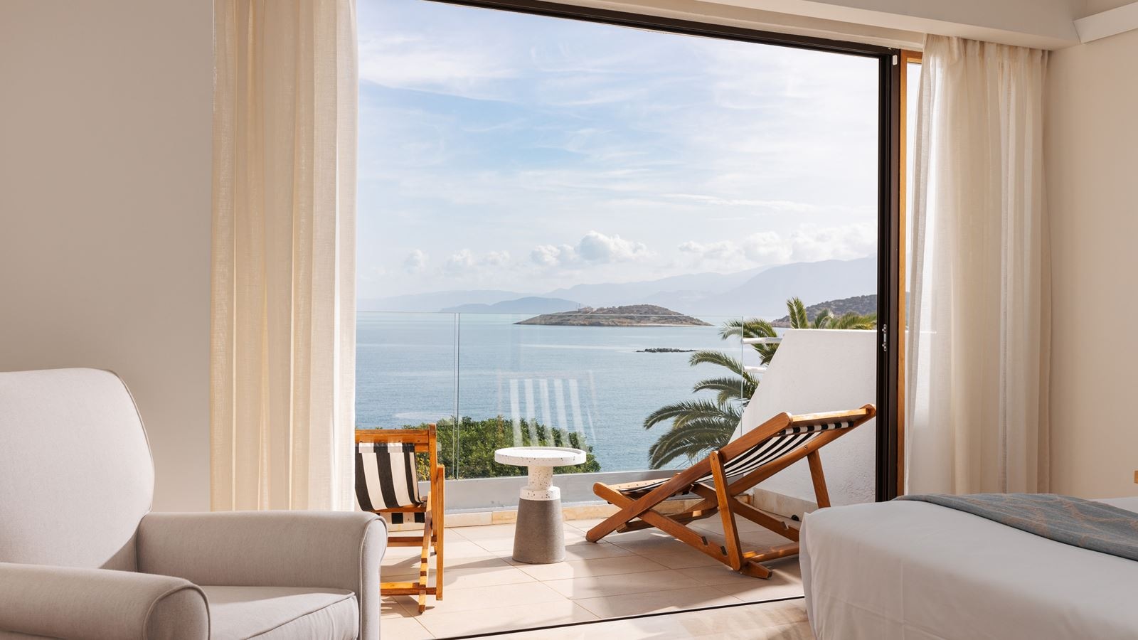 rooms-classic-suite-1bdrm-sea-view
