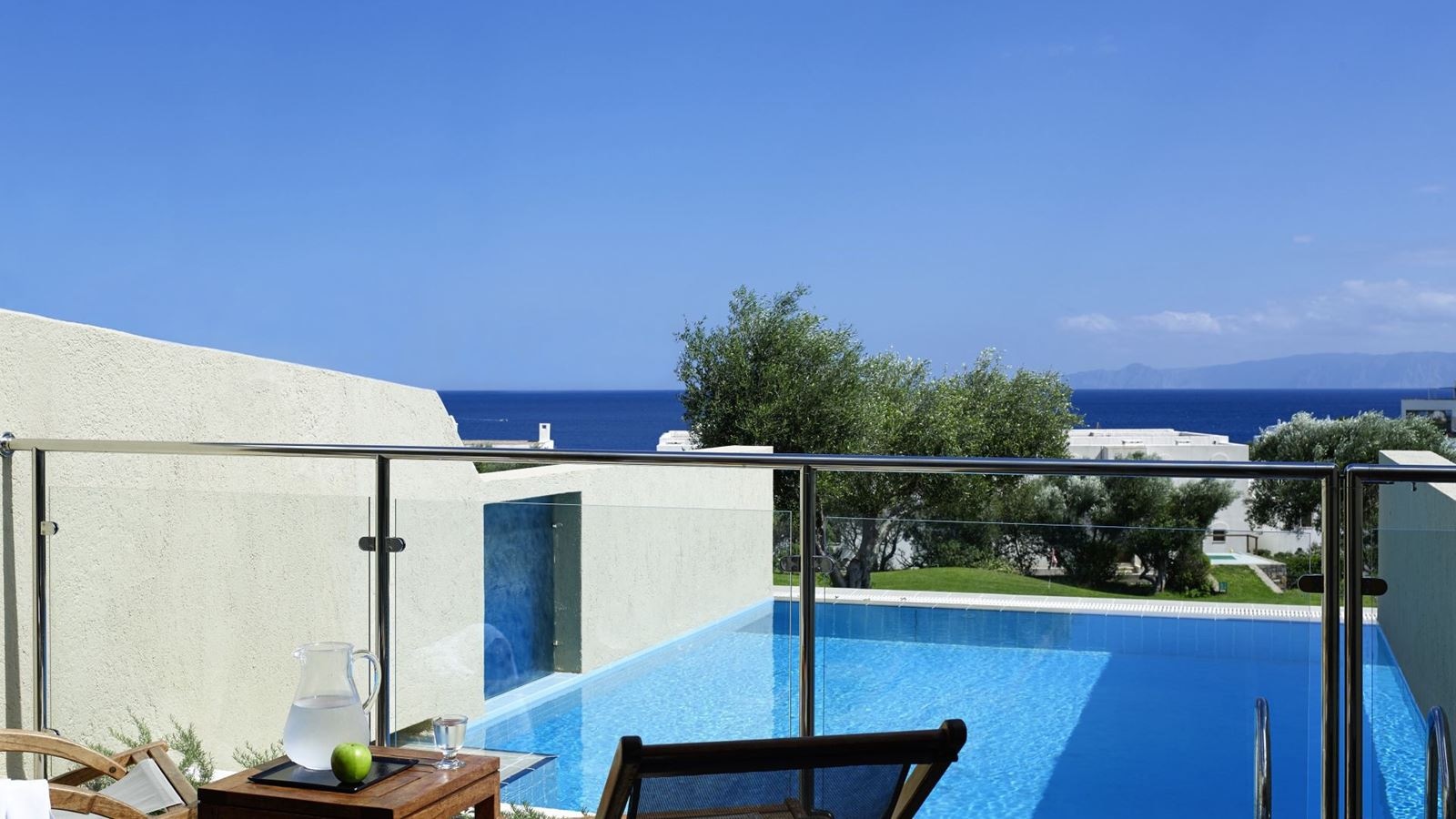 rooms-superior-room-sea-view-with-individual-pool