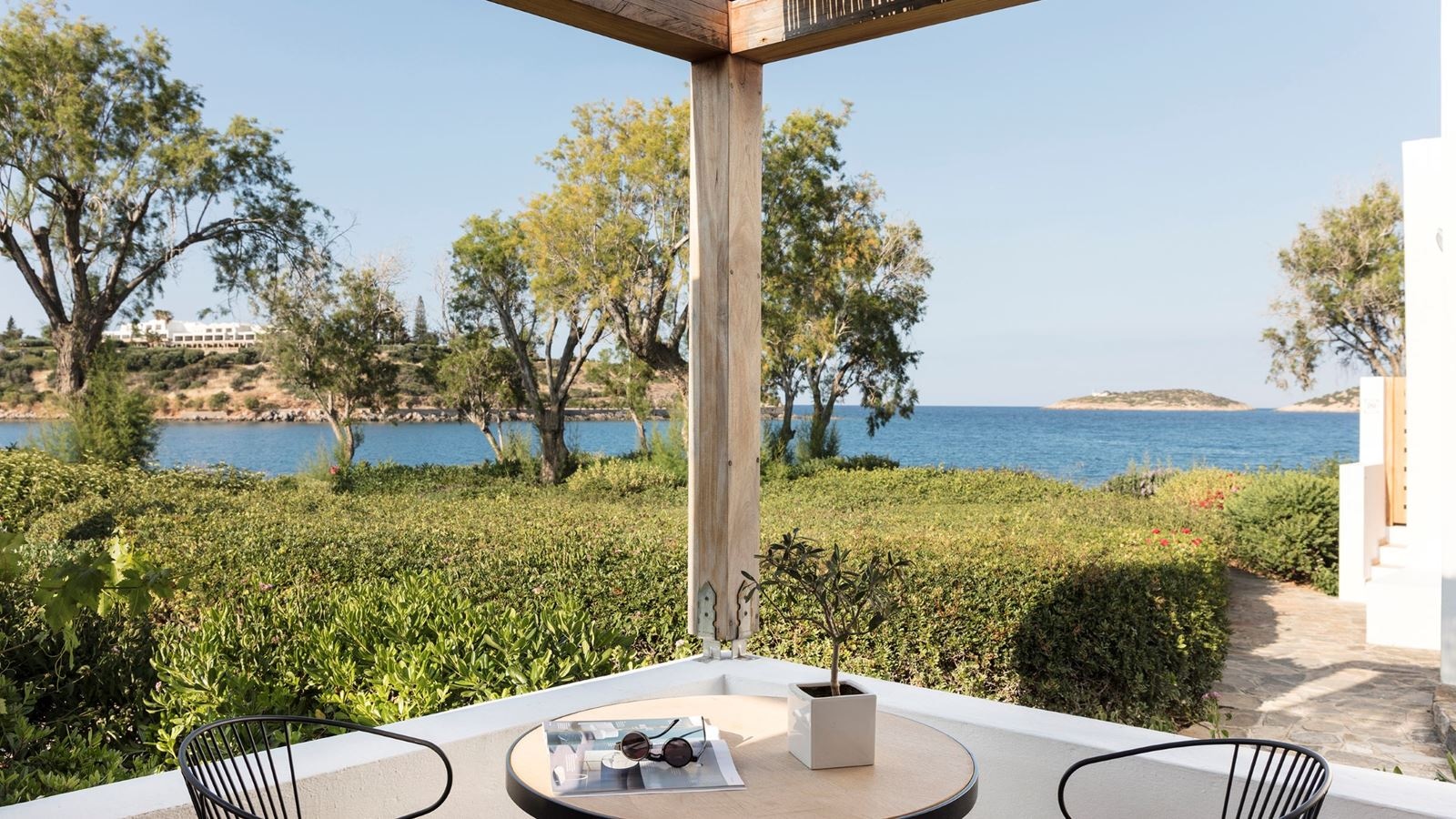 rooms-bungalow-sea-front