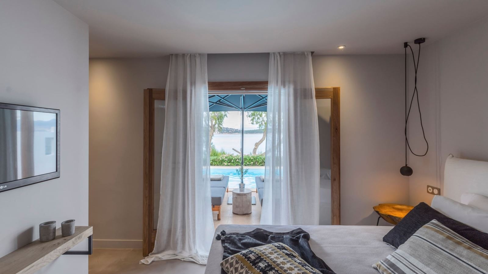 rooms-2-bedroom-seafront-villa-private-pool