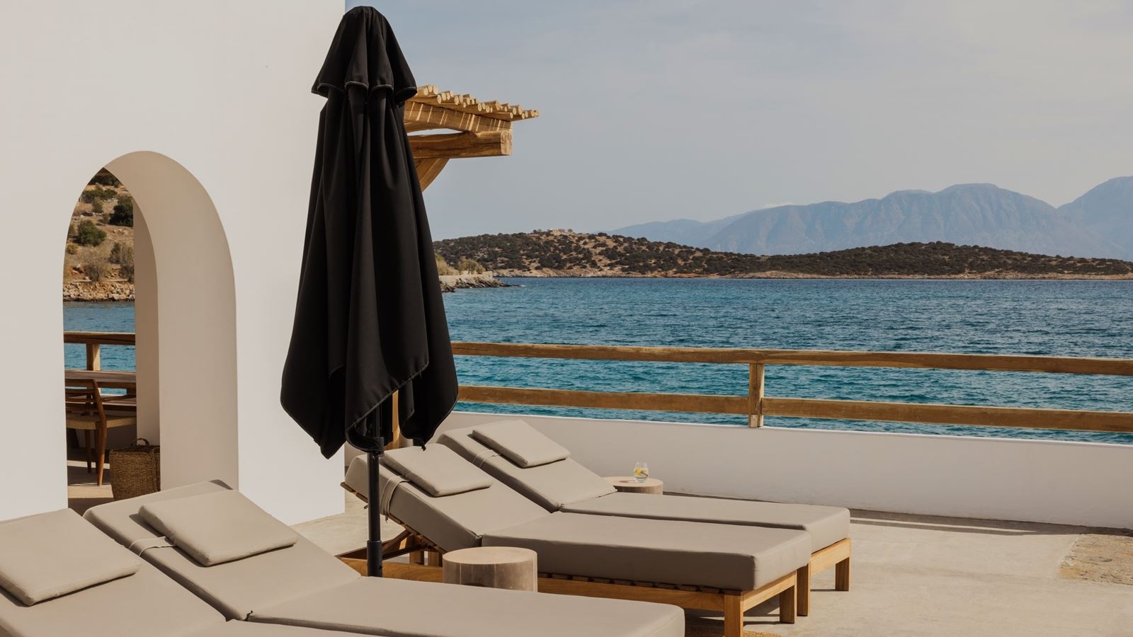 rooms-3-bedroom-waterfront-villa-private-pool