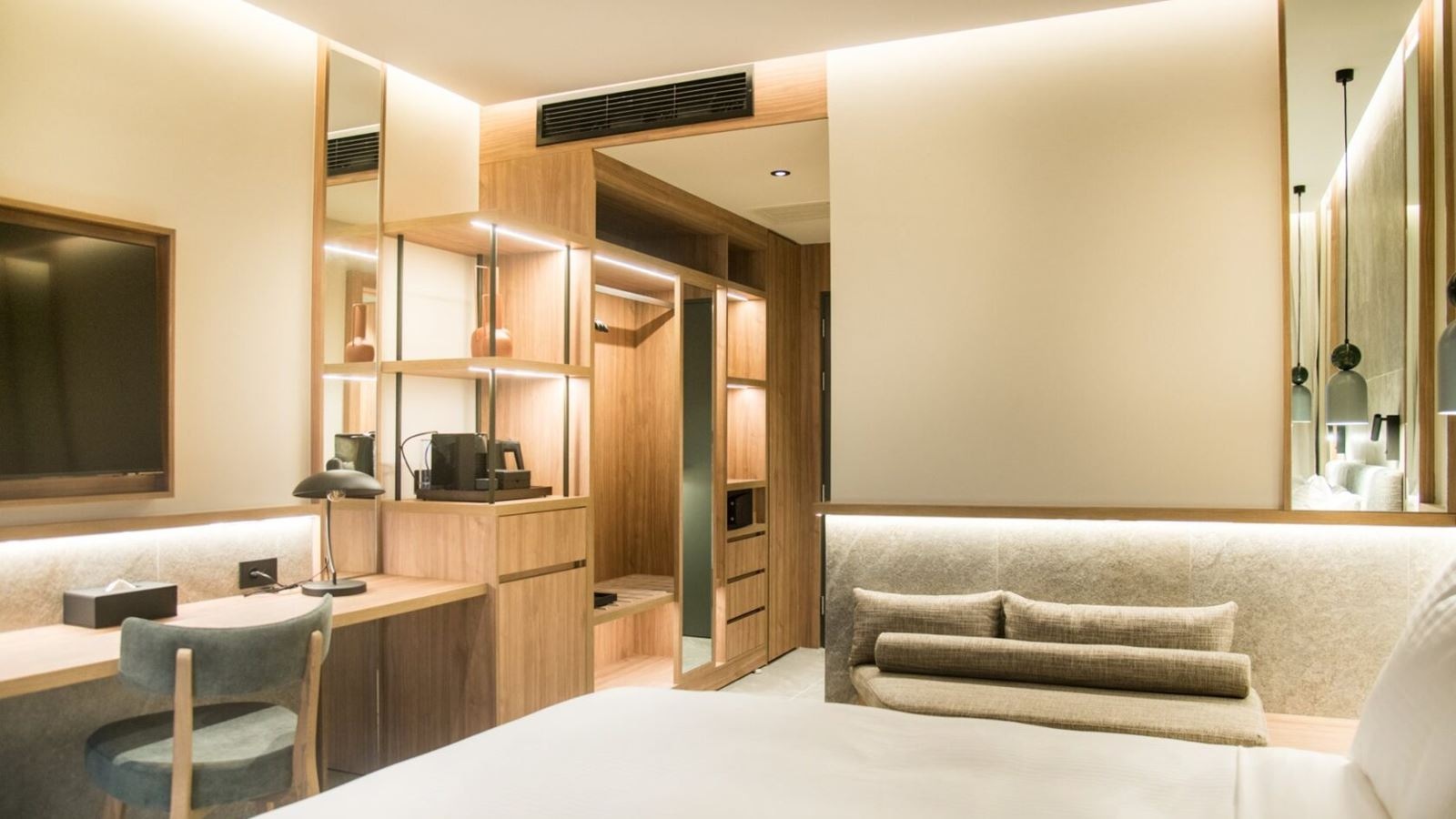 rooms-clasic-double-gardenview-balcony