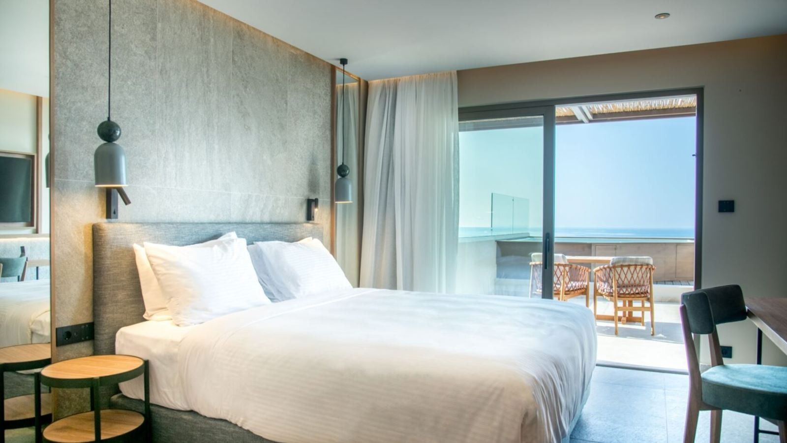 rooms-classic-double-seaview-outdoor-jacuzzi