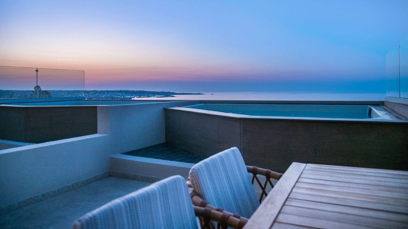 rooms-classic-double-seaview-outdoor-jacuzzi