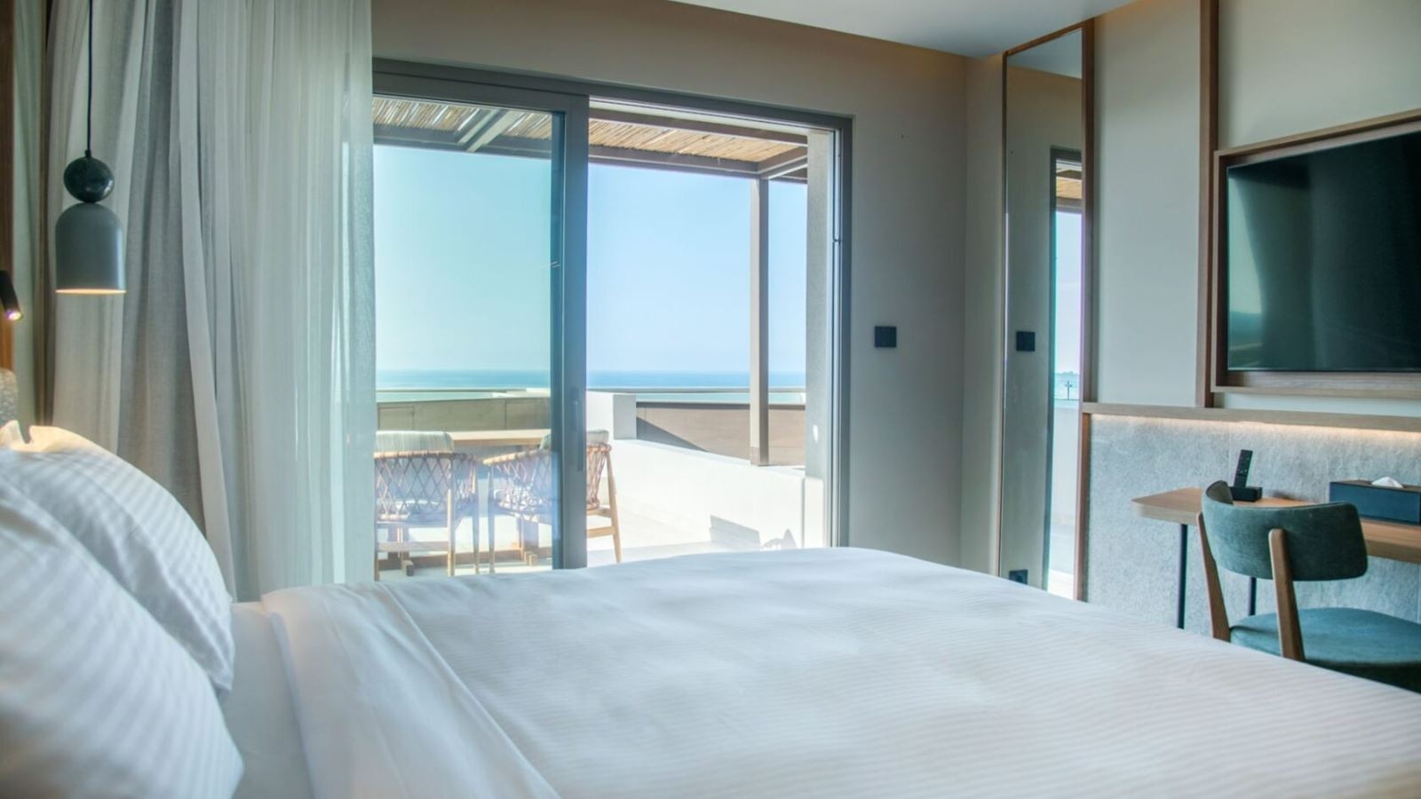 rooms-classic-double-seaview-outdoor-jacuzzi