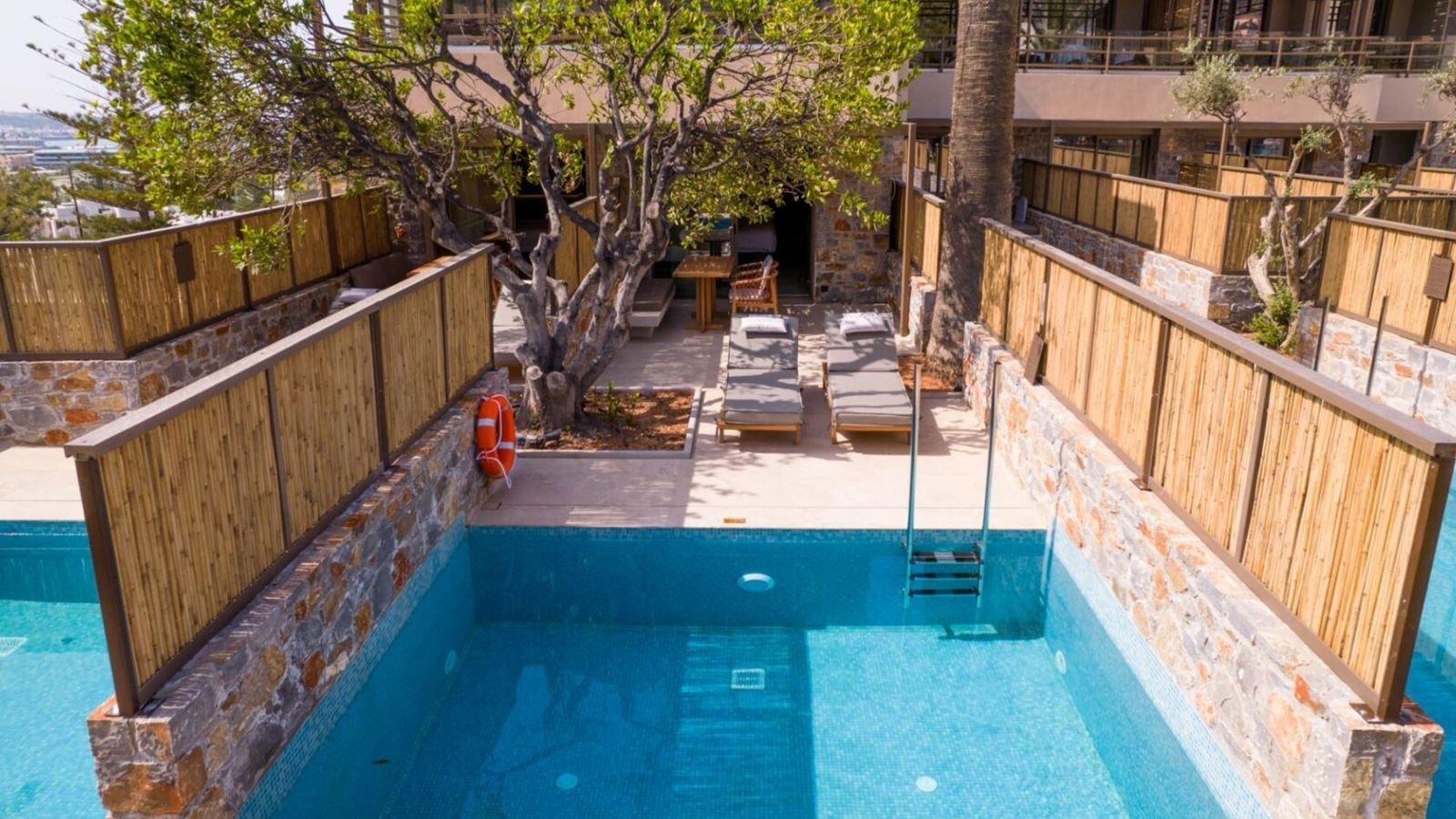 rooms-classic-double-gardenview-privatepool