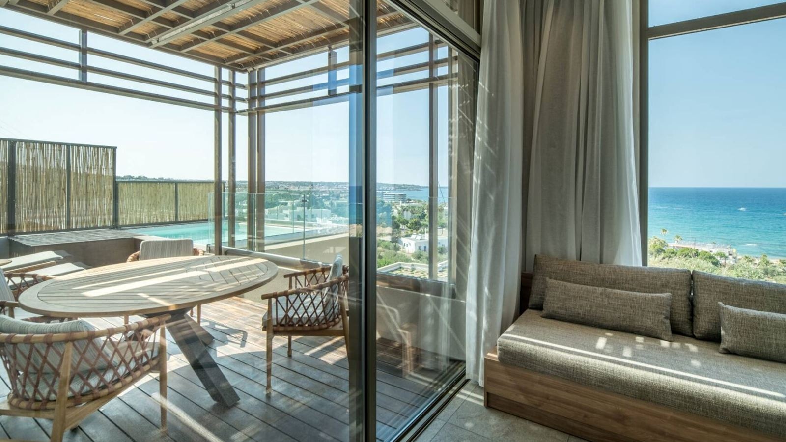 rooms-signature-suite-seaview-outdoor-jacuzzi