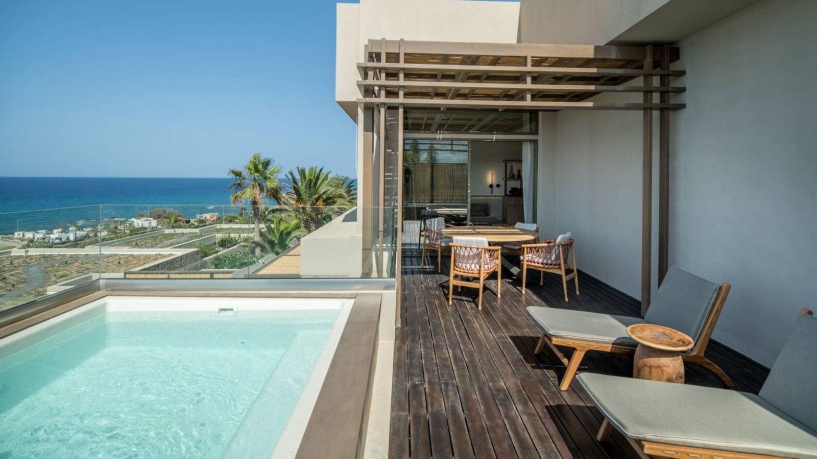 rooms-signature-suite-seaview-outdoor-jacuzzi