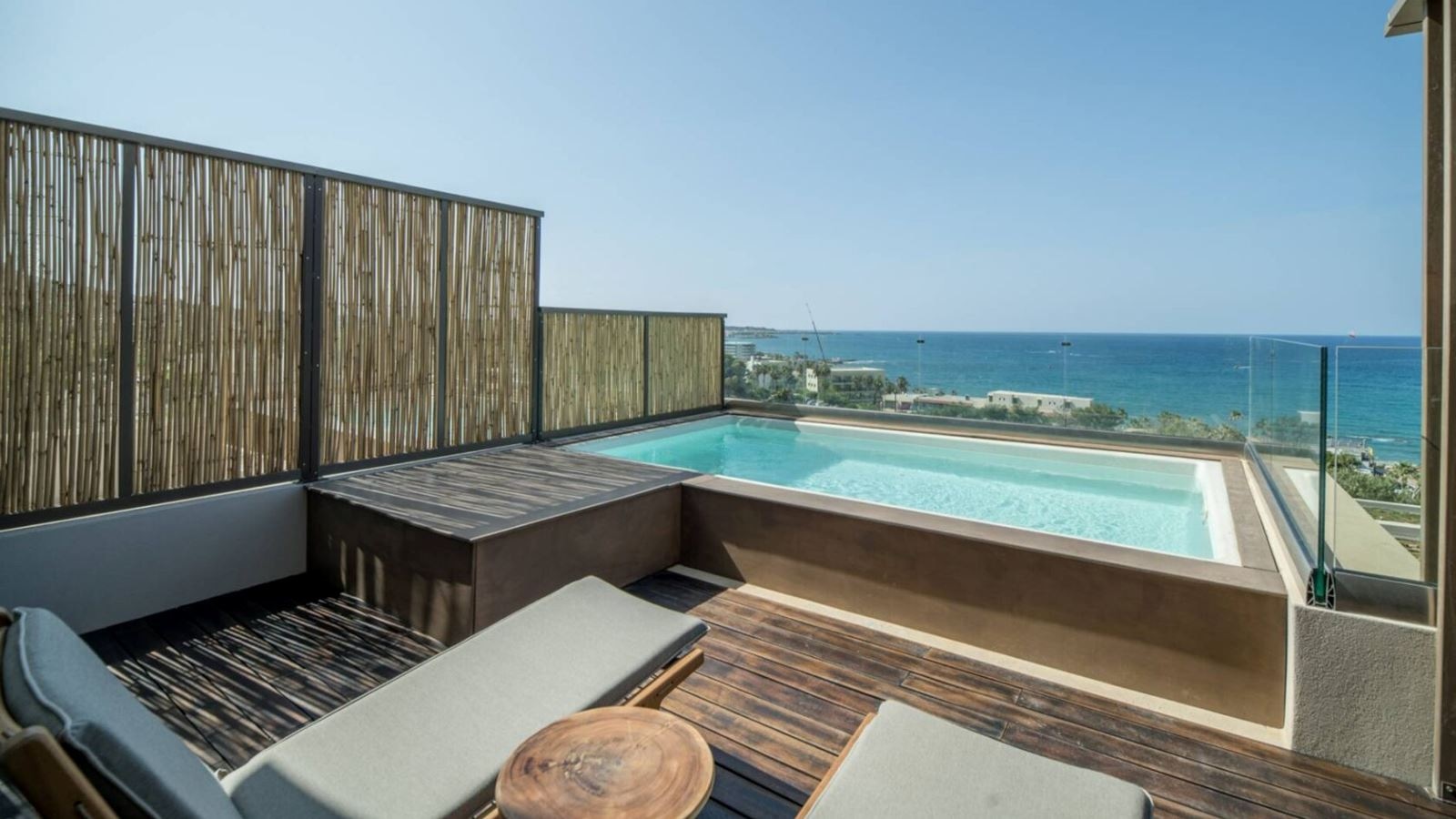 rooms-signature-suite-seaview-outdoor-jacuzzi