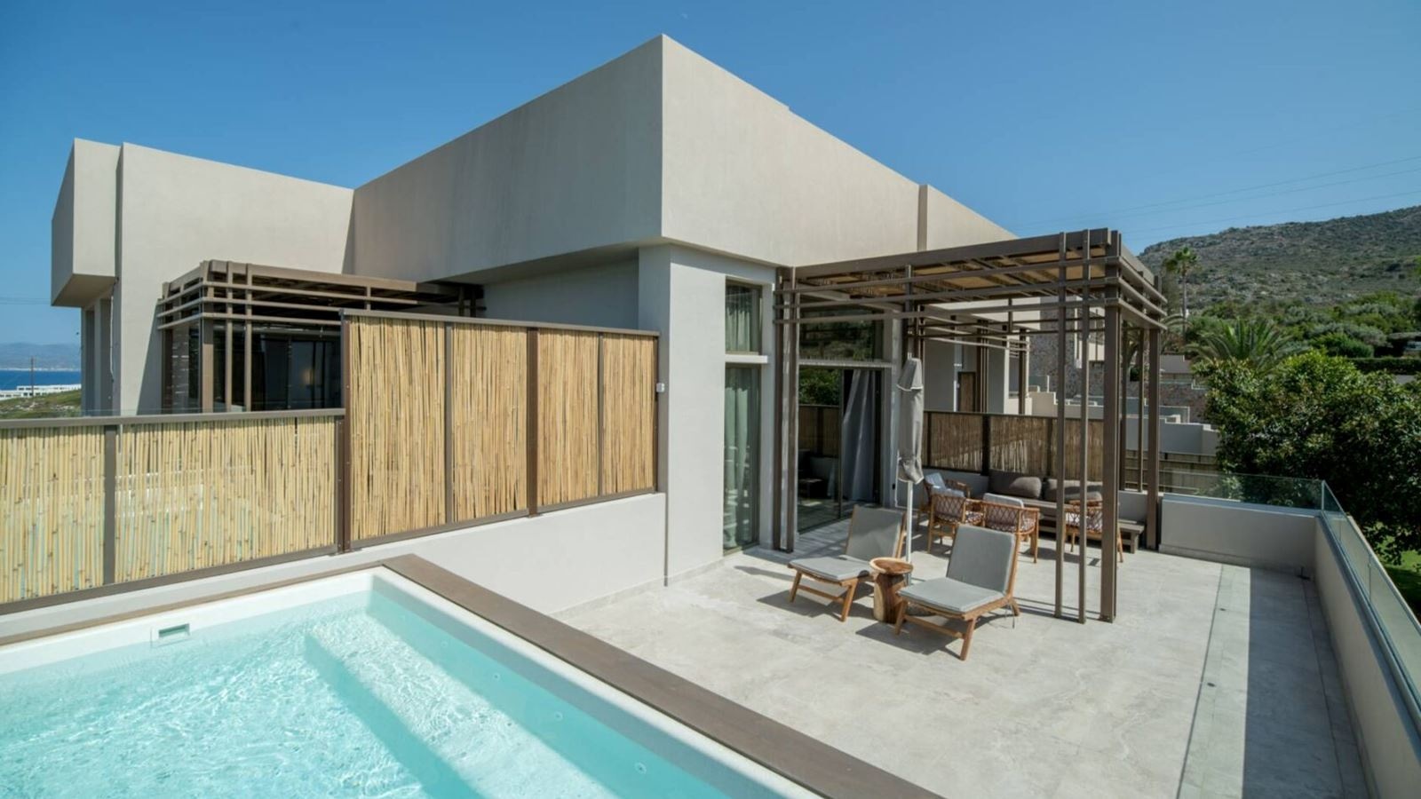 rooms-petite-suite-seaview-outdoor-jacuzzi