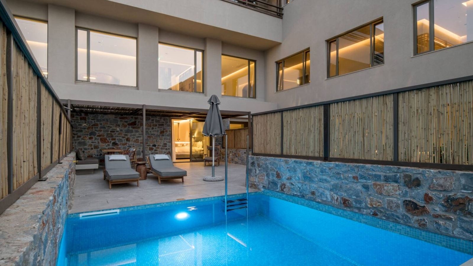 rooms-petite-suite-seaview-privatepool