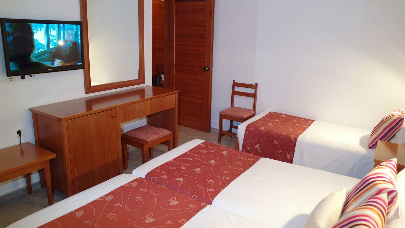 rooms-standard-family-suite