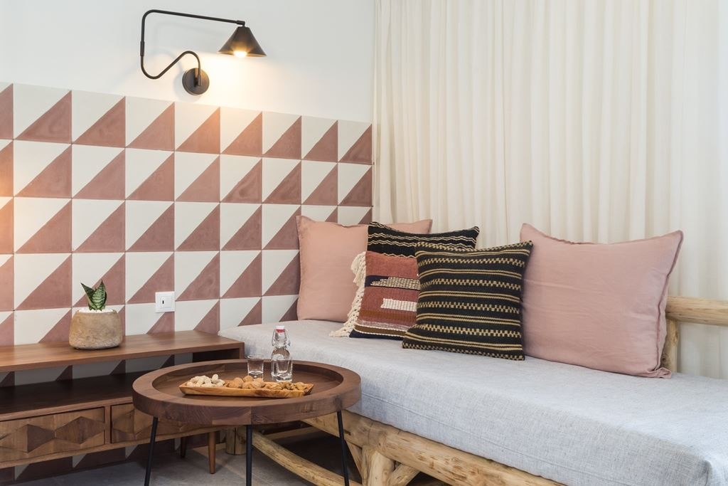 rooms-bungalow-pool-front