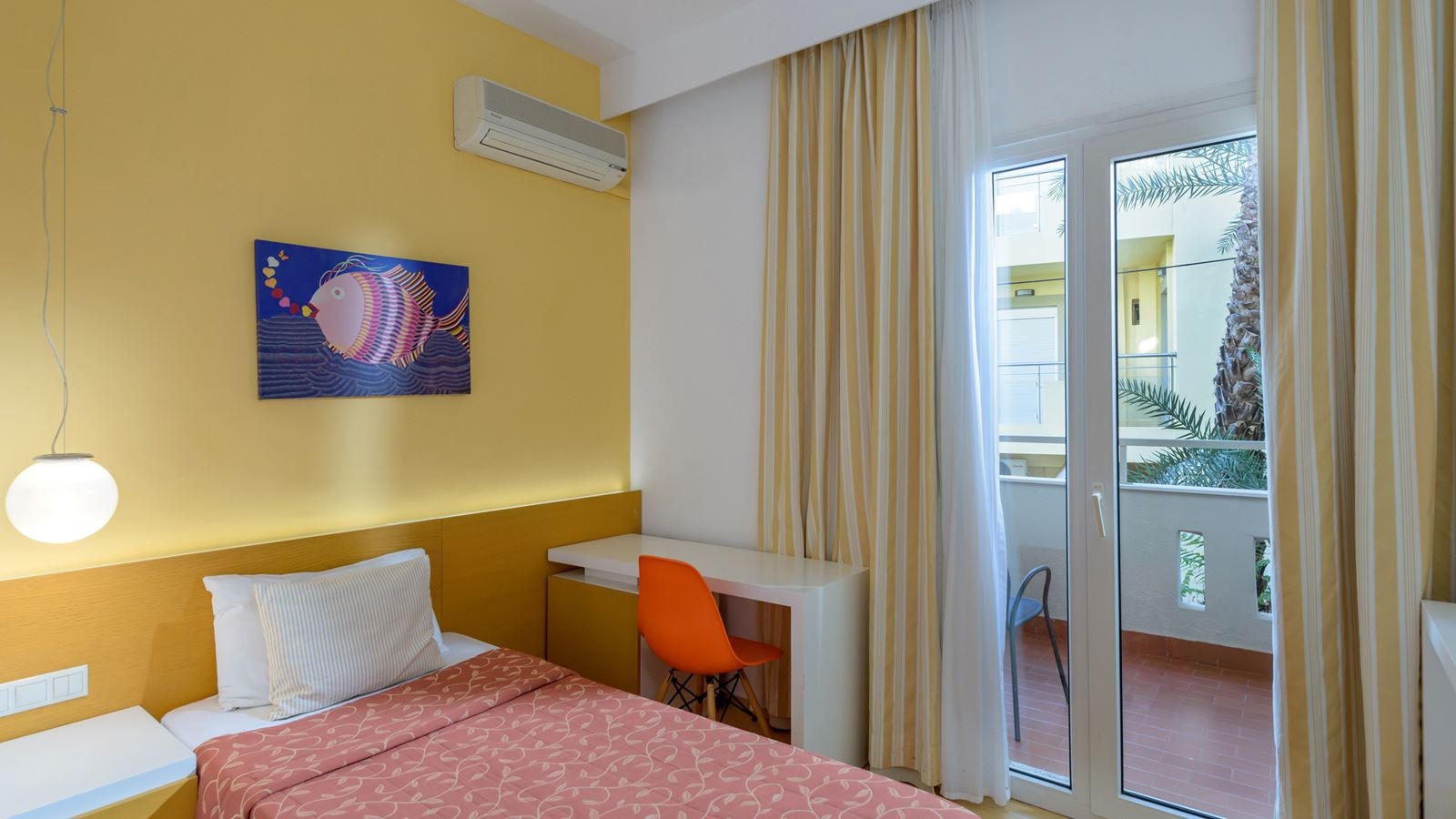 rooms-single-room-land-view