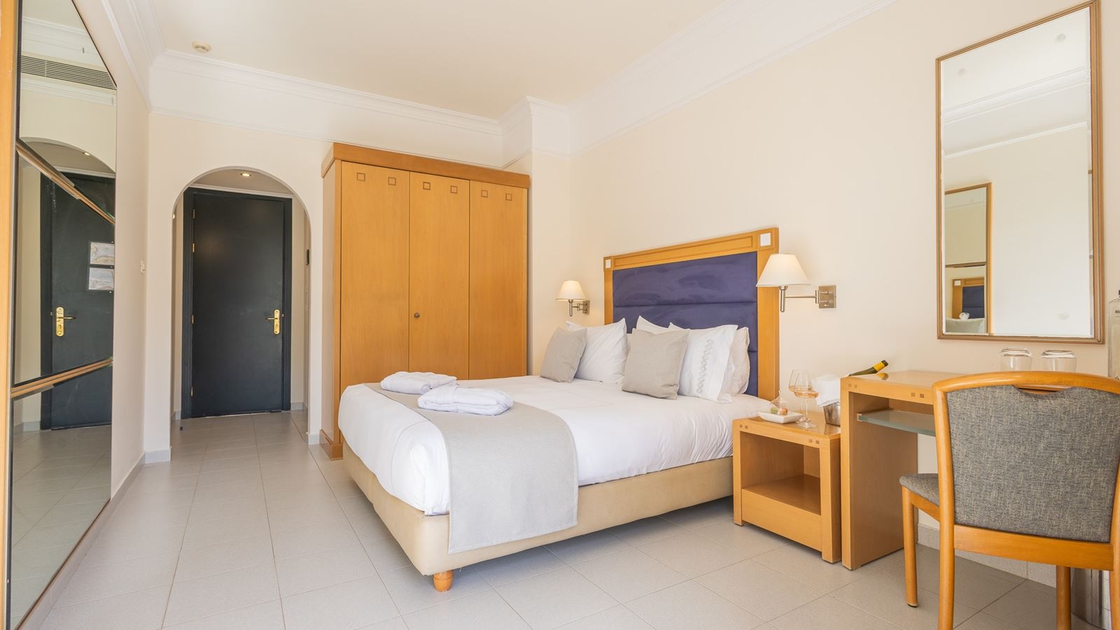 rooms-twin-garden-view