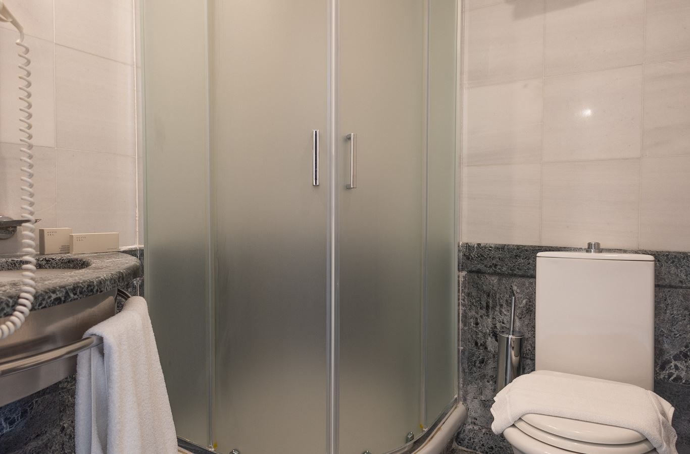 rooms-twin-garden-view