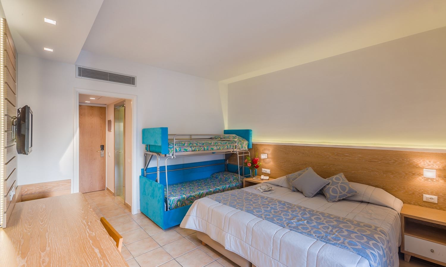 rooms-standard-room-main-building-balcony