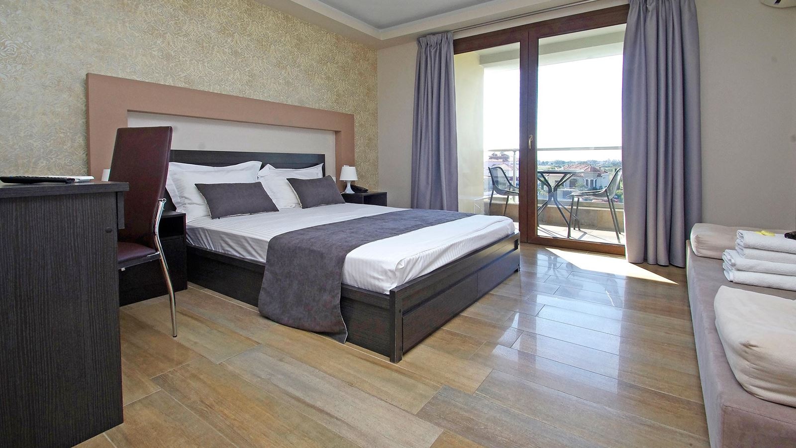 rooms-premium-double-room-balcony