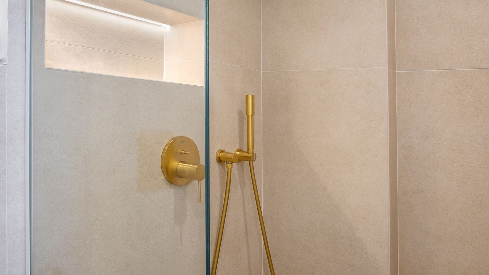 rooms-junior-suite-swimup